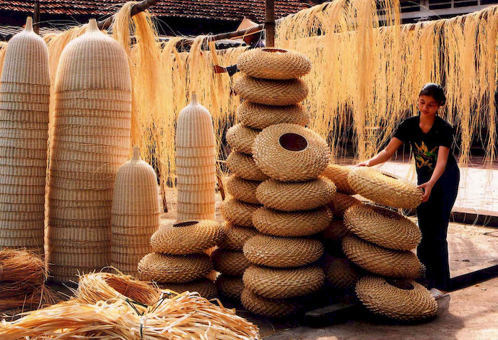 L&agrave;ng nghề n&oacute;n l&aacute; Bao La lưu giữ n&eacute;t đẹp l&agrave;m n&oacute;n l&aacute; truyền thống