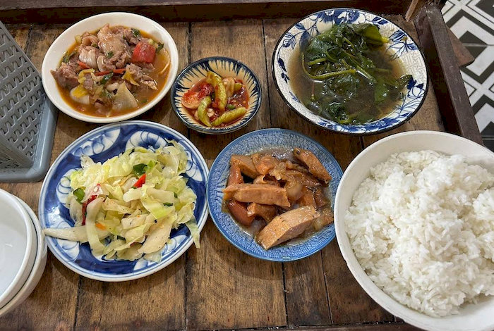 Bữa cơm b&igrave;nh dị mang tới cho thực kh&aacute;ch trải nghiệm đi xa nhưng như ở nh&agrave;