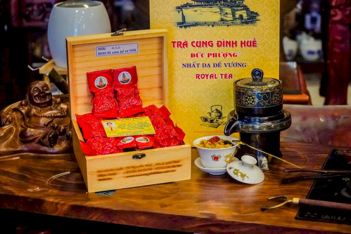 Trà cung đình Đức Phượng là thương hiệu trà nổi tiếng được nhiều du khách lựa chọn khi đến Huế