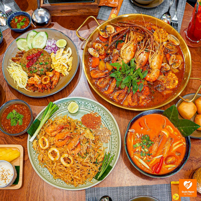 Với menu đa dạng c&ugrave;ng nhiều m&oacute;n ăn đậm đ&agrave; chuẩn vị Th&aacute;i, The Th&aacute;i Cuisine Huế chắn chắn sẽ kh&ocirc;ng l&agrave;m bạn thất vọng