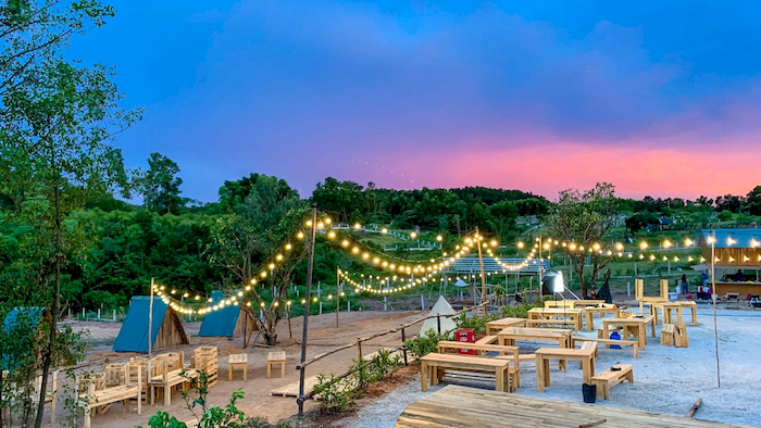 Khu Edufarm còn có tiệm cà phê trên đồi với view ngắm hoàng hôn đẹp
