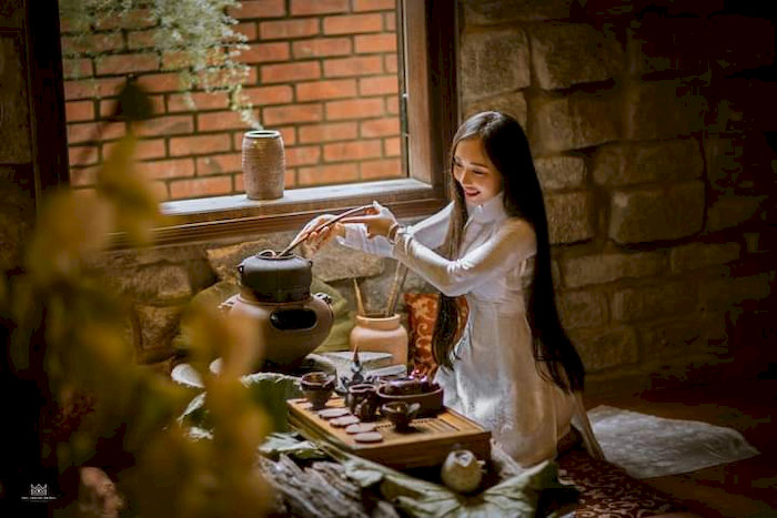 Không gian yên tĩnh của Trà Thất Dí Nhiên sẽ giúp bạn đắm mình trong sự an yên và trầm lắng của văn hóa trà đạo
