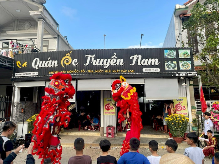 Ốc ngon khó cưỡng, đáng công vượt đường xa – chỉ có tại Ốc Truyền Nam.
