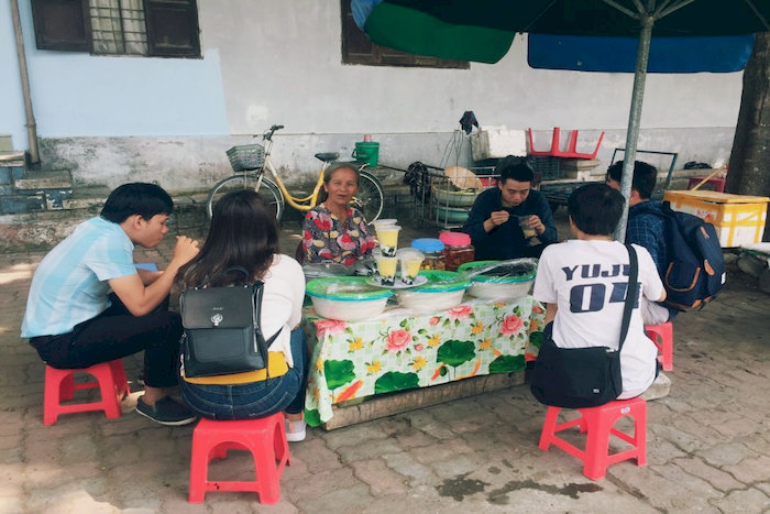 Ch&egrave; Thạch Mệ Hột một c&aacute;i t&ecirc;n quen thuộc của biết bao thế hệ học sinh, sinh vi&ecirc;n Huế