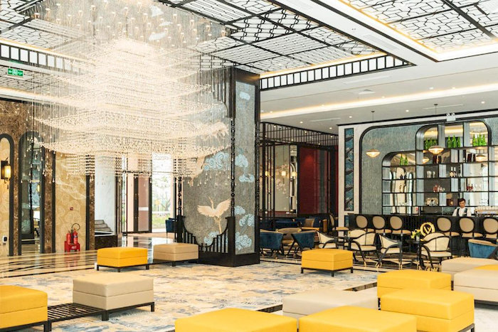 La Vela Hue Hotel l&agrave; kh&aacute;ch sạn 4 sao với vị tr&iacute; đắc địa b&ecirc;n cạnh d&ograve;ng s&ocirc;ng Hương thơ mộng