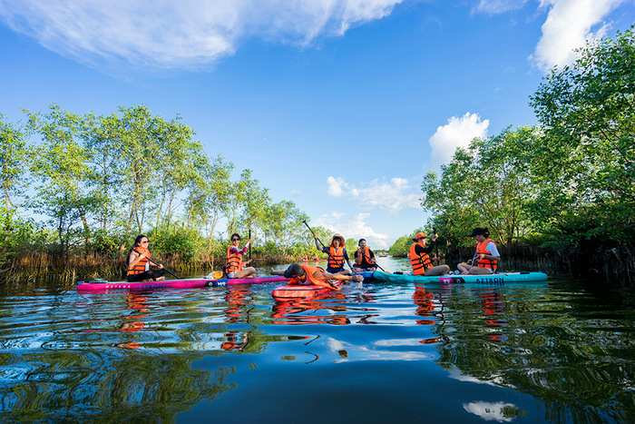 Tour ch&egrave;o SUP ở ph&aacute; Tam Giang sẽ mang đến cho du kh&aacute;ch nhiều trải nghiệm đ&aacute;ng nhớ