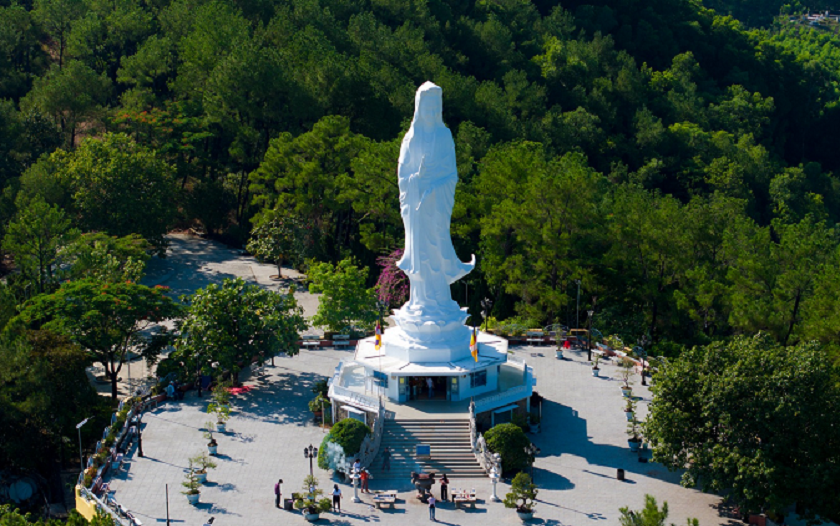 Ch&ugrave;a Phật Đứng Huế
