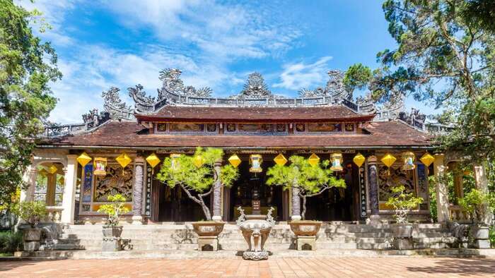 Ch&ugrave;a Từ Hiếu gắn liền với sự ra đời nghi thức &ldquo;b&ocirc;ng hồng c&agrave;i &aacute;o&rdquo; m&ugrave;a Vu Lan