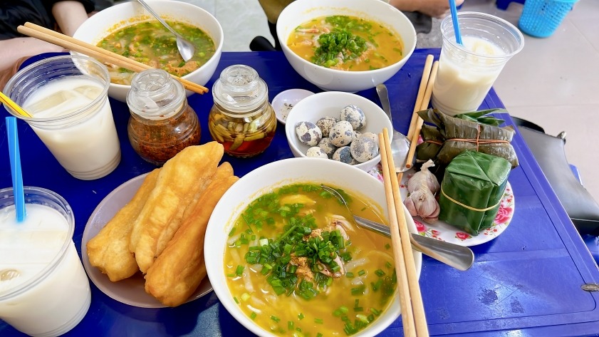 Quán bánh canh cua rời mệ Nga Quán bánh canh cua rời mệ Nga là địa chỉ nổi tiếng