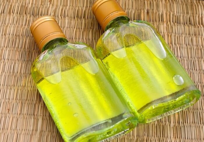 Tinh dầu tràm là món quà ý nghĩa nên mua về làm quà khi đến Huế