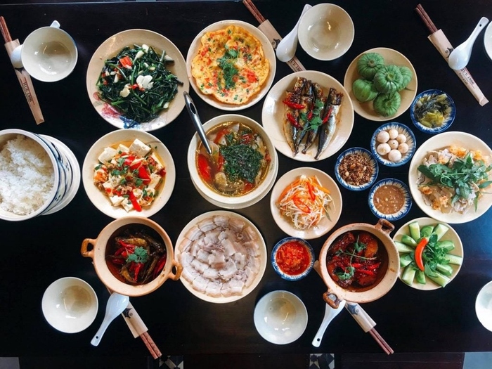 Cơm Huế O &Eacute;n l&agrave; qu&aacute;n ăn trưa ở Huế ngon, đ&ocirc;ng kh&aacute;ch
