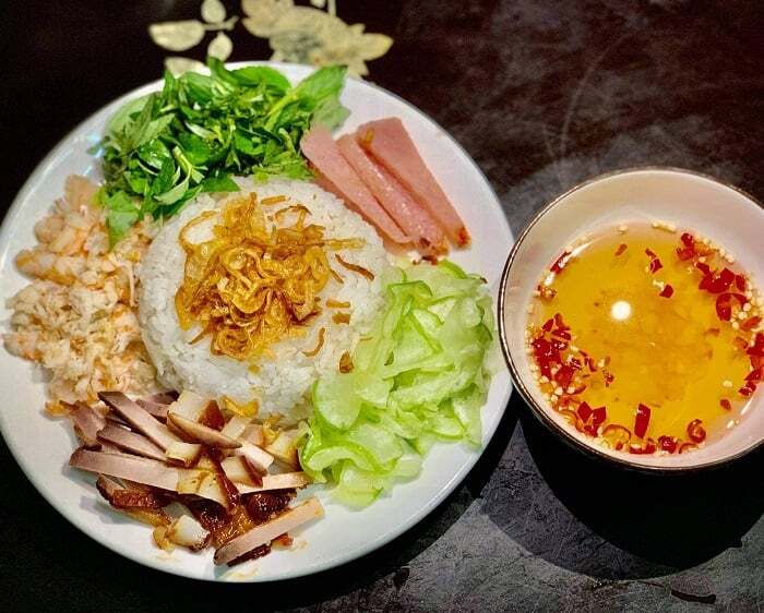 Cơm &Acirc;m Phủ l&agrave; m&oacute;n ăn ngon, đ&aacute;ng để trải nghiệm khi du lịch Huế