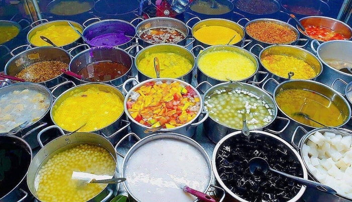 Du khách chắc chắn phải thưởng thức ly chè Huế mát lạnh sau ngày dài du lịch khám phá Du khách chắc chắn phải thưởng thức ly chè Huế mát lạnh sau ngày dài du lịch khám phá