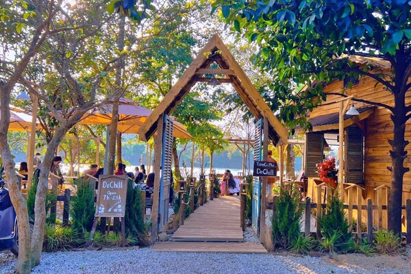 Qu&aacute;n cafe Huế c&oacute; view đẹp, nước uống ngon