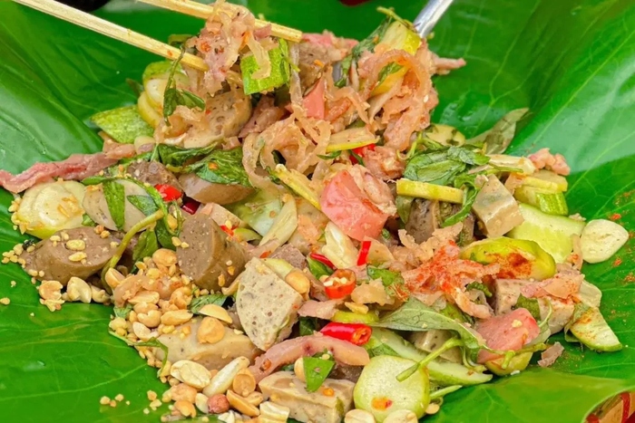 Tr&eacute; Huế l&agrave; m&oacute;n ăn ngon được nhiều du kh&aacute;ch mua l&agrave;m qu&agrave; 