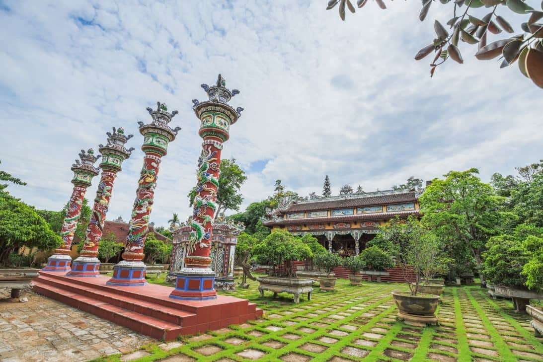 Về Nguồn nơi nổi bật với không gian kiến trúc độc đáo mang đậm nét văn hóa làng cổ