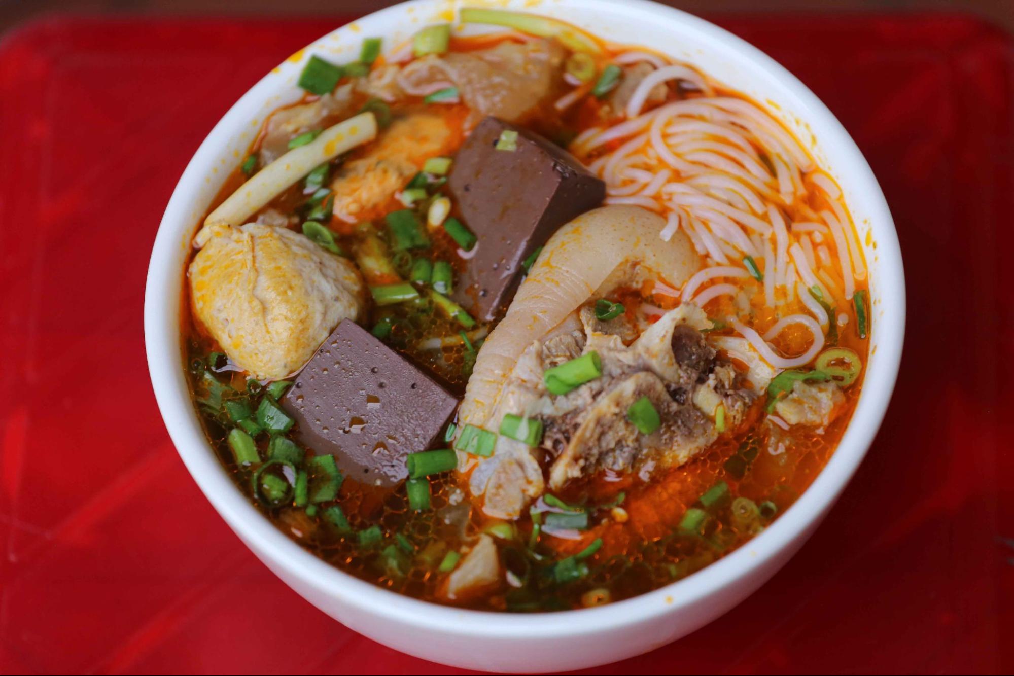 Bún bò Huế sở hữu hương vị đậm đà đặc trưng