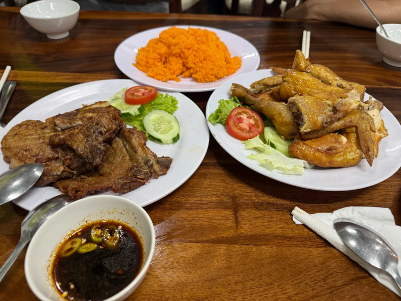 Cơm g&agrave; H&igrave;n Mập