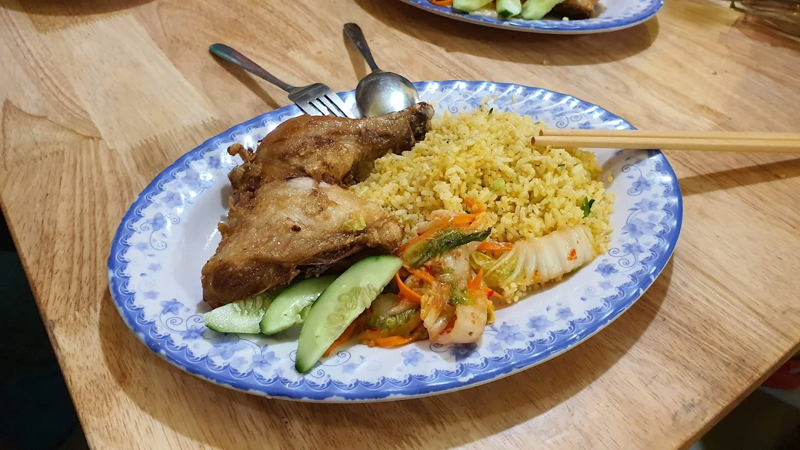 Cơm g&agrave; xối mỡ Duy&ecirc;n