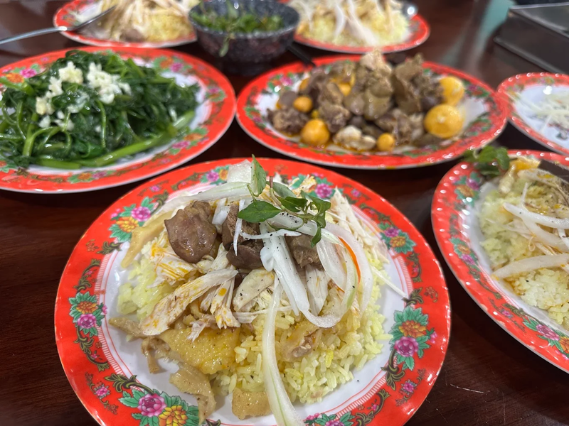 Cơm g&agrave; B&agrave; Buội Hội An