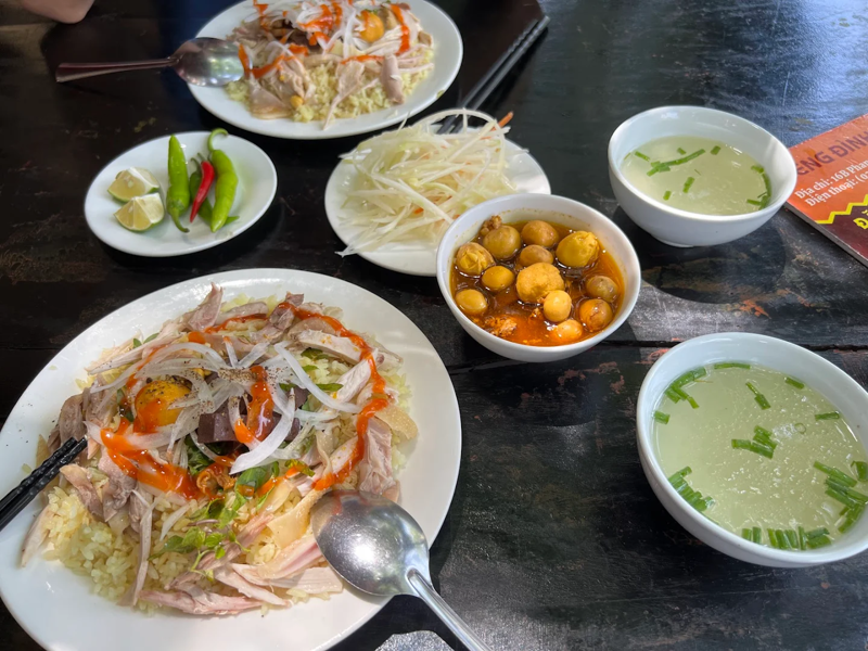 Cơm g&agrave; Giếng Đ&igrave;nh Hội An