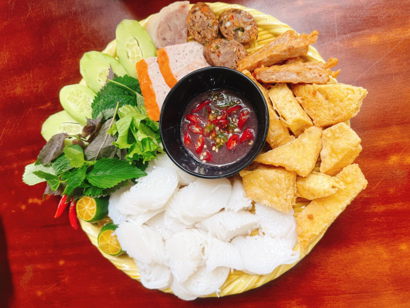 Mẹt b&uacute;n đậu tại qu&aacute;n B&uacute;n đậu Phất Lộc