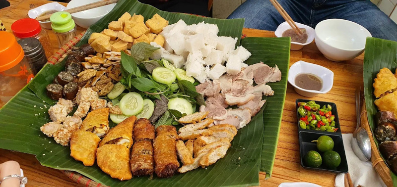 Mẹt b&uacute;n đậu tại qu&aacute;n C&ocirc; Hạnh&nbsp;