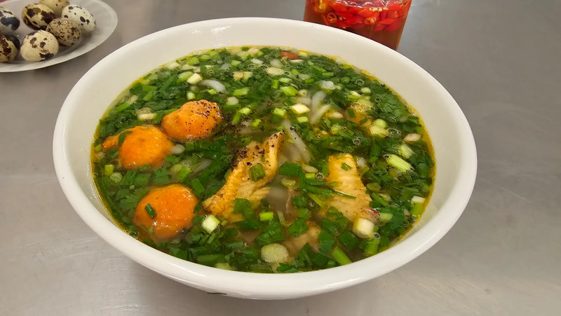 Bánh canh cá lóc nóng hổi, vị ngọt tự nhiên từ cá - lựa chọn dễ ăn hợp nhiều khẩu vị