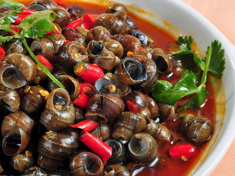 Ốc h&uacute;t được mệnh danh l&agrave; m&oacute;n ăn vặt &ldquo;quốc d&acirc;n&rdquo; của Đ&agrave; Nẵng