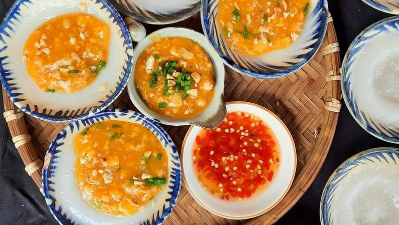 B&aacute;nh b&egrave;o l&agrave; m&oacute;n qu&agrave; chiều quen thuộc của người Đ&agrave; Nẵng
