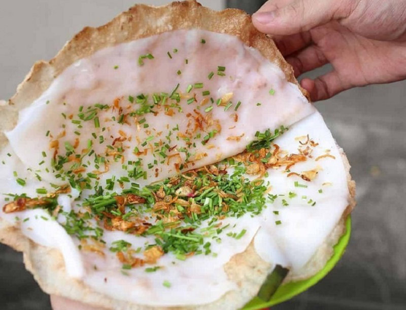 B&aacute;nh tr&aacute;ng đập l&agrave; m&oacute;n ăn vặt độc đ&aacute;o, quen thuộc của người d&acirc;n Đ&agrave; Nẵng