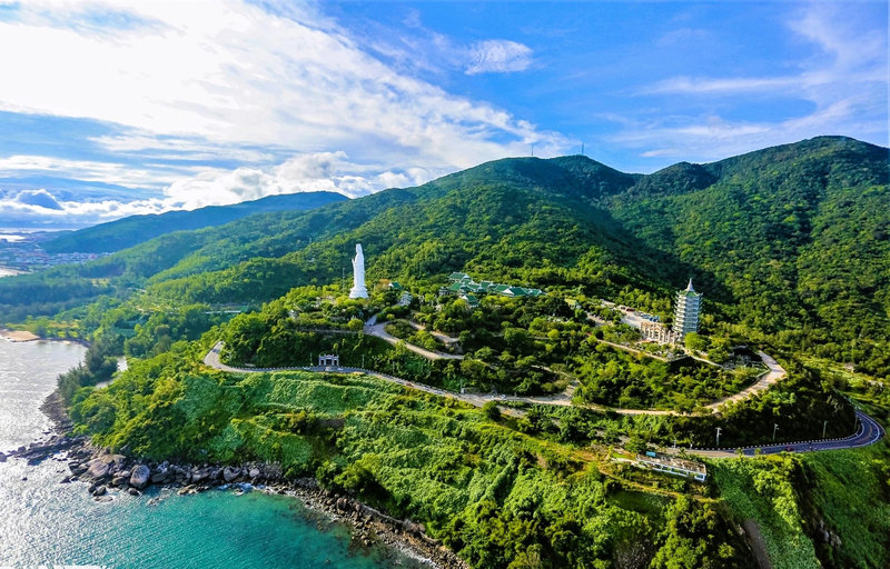 B&aacute;n đảo Sơn Tr&agrave; l&agrave; 1 trong những địa điểm kh&ocirc;ng n&ecirc;n bỏ lỡ khi gh&eacute; thăm Đ&agrave; Nẵng