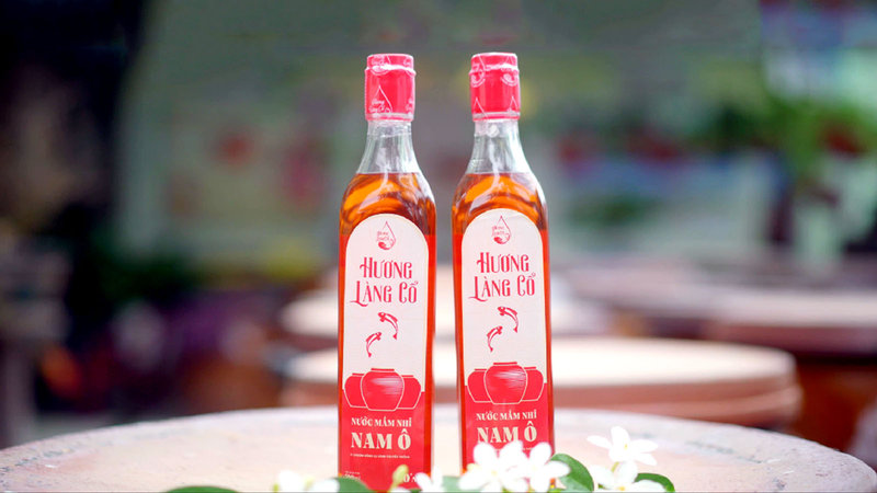 Nước mắm Nam &Ocirc; mang hương vị đậm đ&agrave; của biển cả, được nhiều du kh&aacute;ch ưa th&iacute;ch