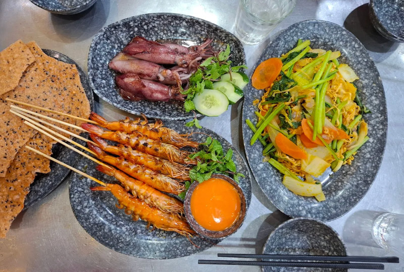 hải sản Đà Nẵng gần biển Mỹ Khê