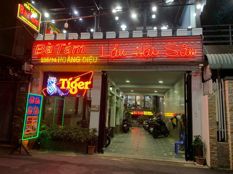 Qu&aacute;n nhỏ trong hẻm nhưng hương vị đậm chất địa phương, c&agrave;ng ăn c&agrave;ng ghiền