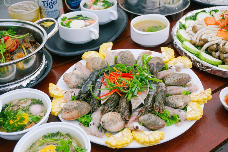 Mỗi m&oacute;n hải sản tại nh&agrave; h&agrave;ng Ch&acirc;n Trời G&oacute;c Bể l&agrave; sự kết hợp h&agrave;i h&ograve;a giữa độ tươi v&agrave; c&aacute;ch chế biến tinh tế