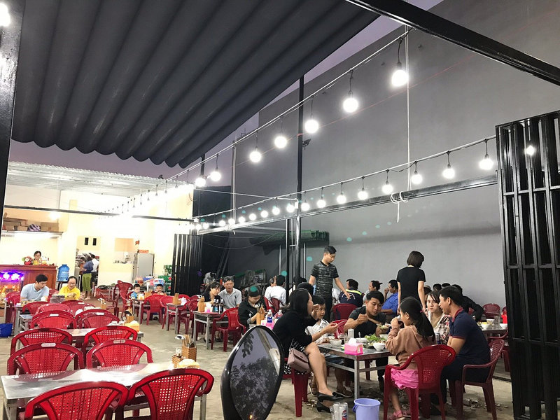 Hải sản tươi, gi&aacute; dễ chịu, kh&ocirc;ng gian y&ecirc;n tĩnh - đ&uacute;ng chất biển mộc mạc