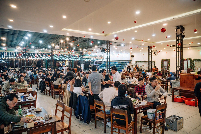 Kh&ocirc;ng gian qu&aacute;n nhậu L&atilde;o Đại
