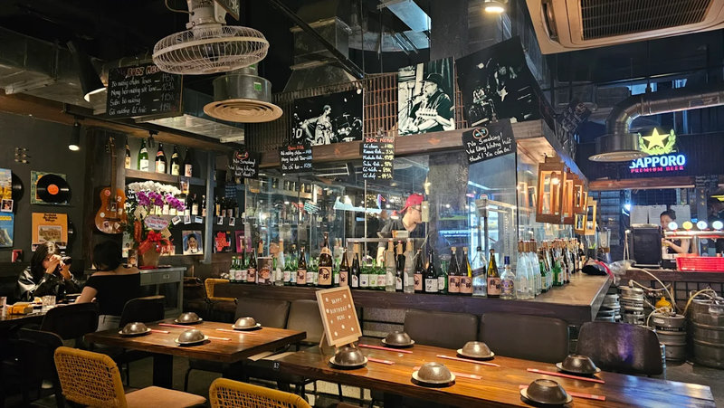 Kh&ocirc;ng gian qu&aacute;n nhậu Buzz BBQ & Beer