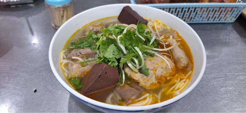    Hương vị b&uacute;n b&ograve; chuẩn miền Trung với nước d&ugrave;ng trong, thơm nồng