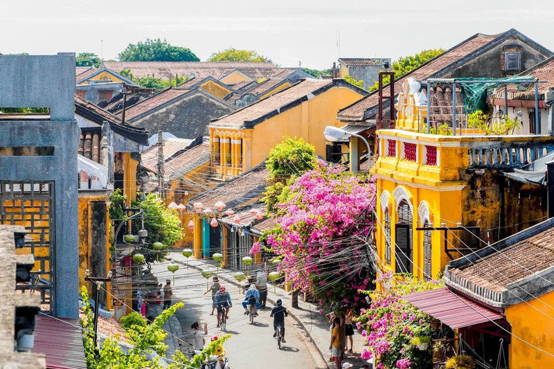 Phố cổ Hội An rực rỡ dưới nắng v&agrave;ng ban ng&agrave;y